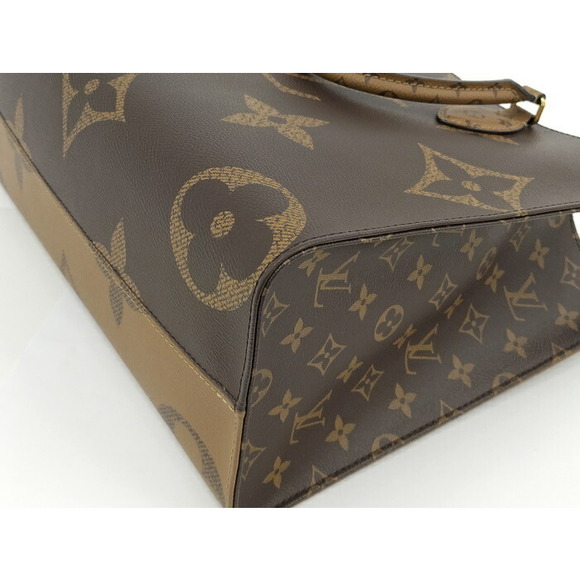 Louis Vuitton Onthego MM Monogram Reverse Tote Bag - Picture 4 of 7